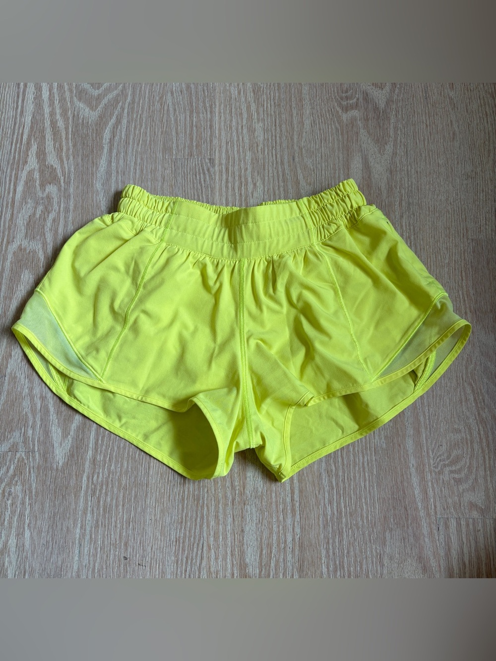 Lululemon Athletica Hotty Hot Low-Rise Lined Short 2.5 Inseam Electric Lemon - Picture 7 of 12